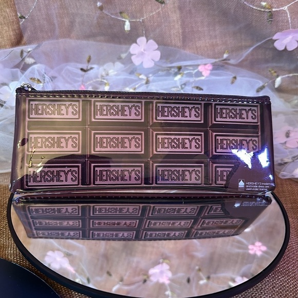 Hershey’s Chocolate Bar Zippered Pouch - Picture 3 of 4
